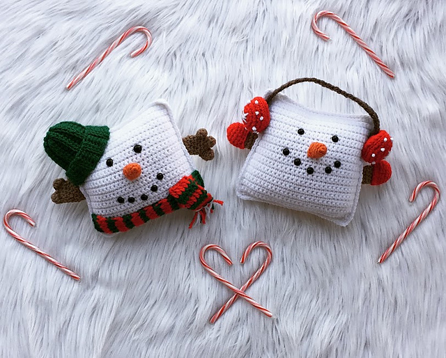 Snowmen Christmas Cuddler