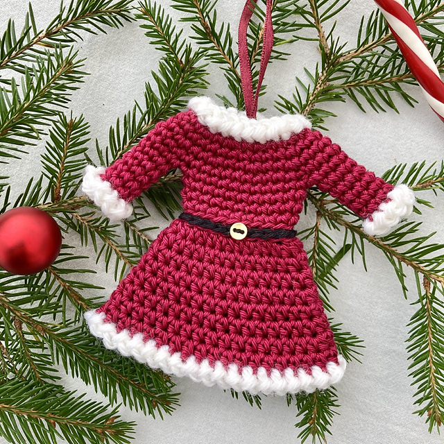 Holiday Dress Ornament - Bunting