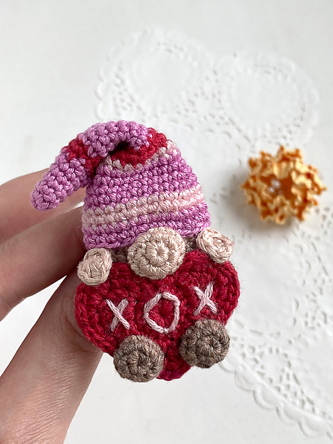 Brooch Valentine Gnome