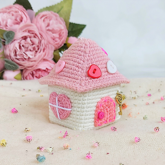 The Little House Where Love Lives crochet pattern by Maria Ufimtseva