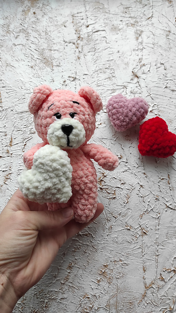Teddy bear with heart