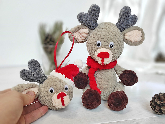 Christmas deer and ornament