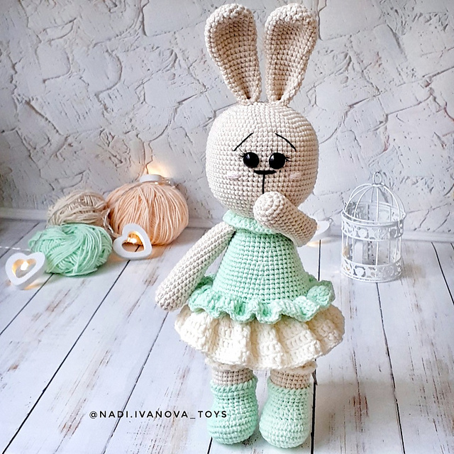 crochet bunny in dress Free Pretty Bunny amigurumi in dress crochet pattern