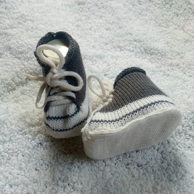 Machine knitted Baby Sneakers