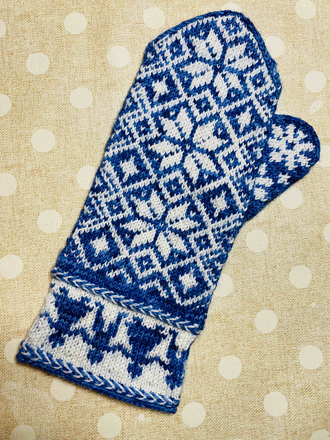 Snow Fest Mittens
