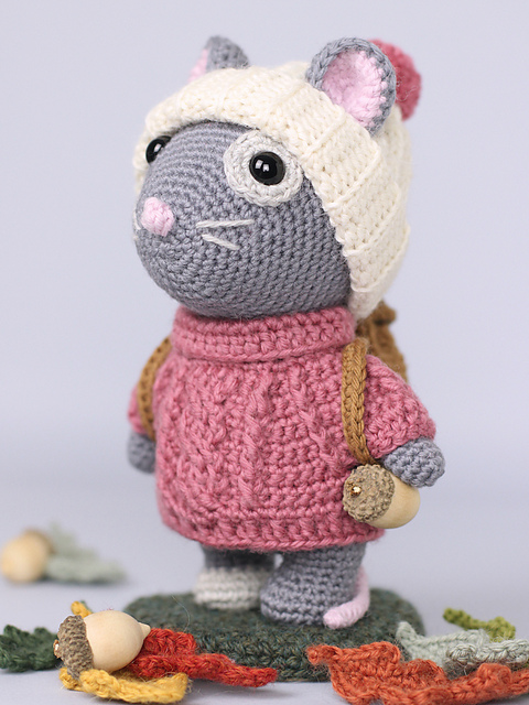 Amigurumi Mouse in Winter - Clover