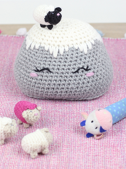 Amigurumi Mountain door stopper - Misty