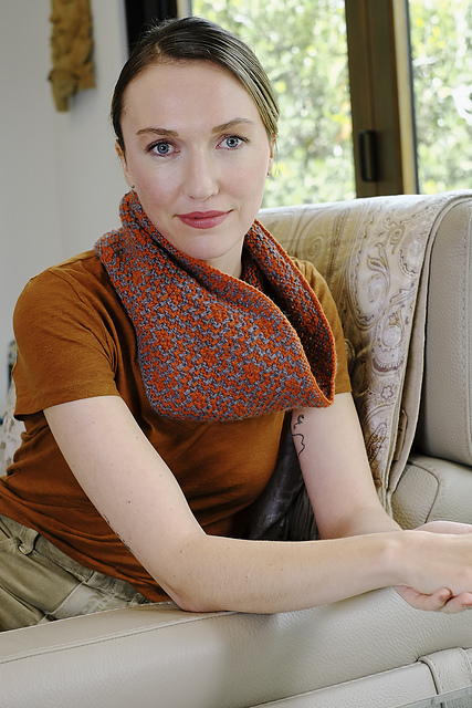 6800D Cardiff Classic Cashmere Key & Basket Cowl