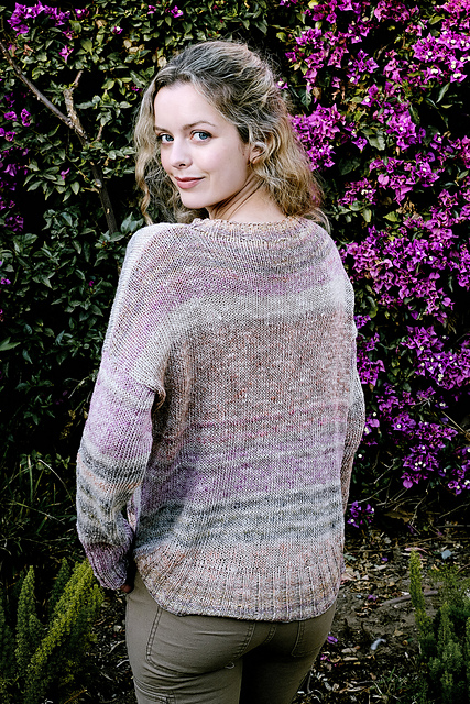 #7000-M Mosaico Curved Edge Classic V Pullover