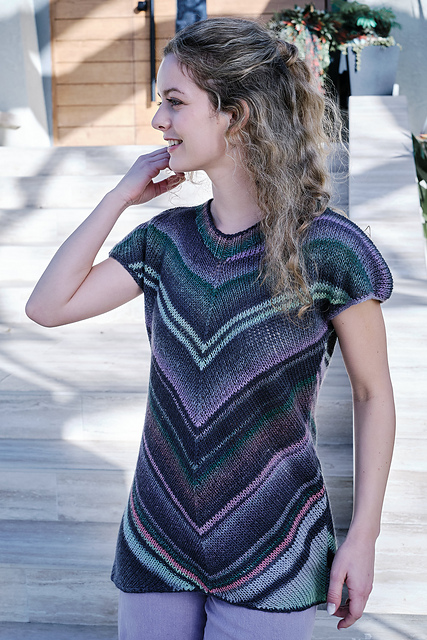 #7000-Q Gomitolo Magico Mitered T-Shirt