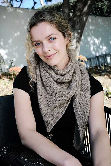 #7001-C Cardiff Classic, Brushlight & Curly Wrap
