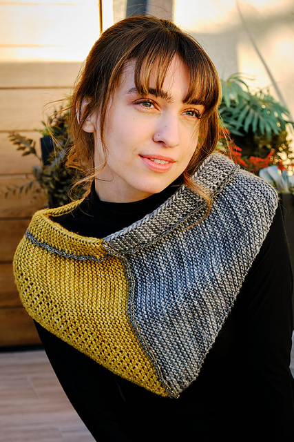 7001-D Unicorn & Brillino V-Neck Warmer