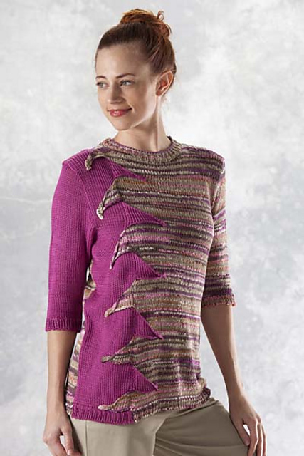 5403E Overlapping Arrow Pullover