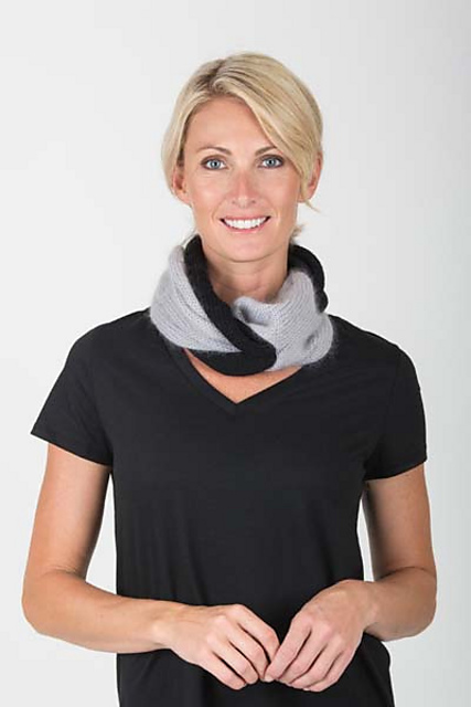 5501D Twisted Cowl