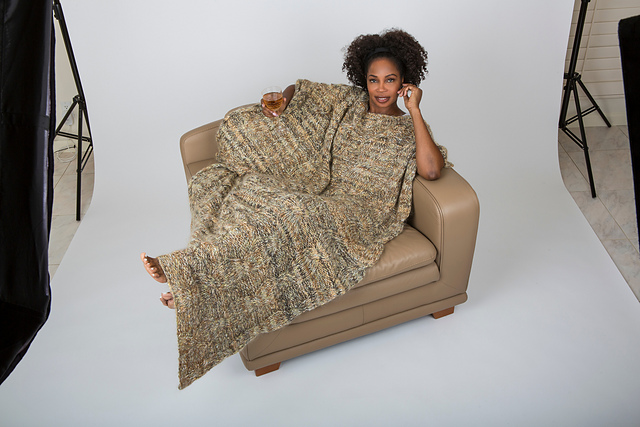 5501T Reversible Cabled Wrap & Throw