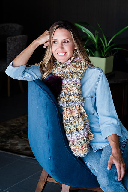 5902D Cabled Pull Through Scarf