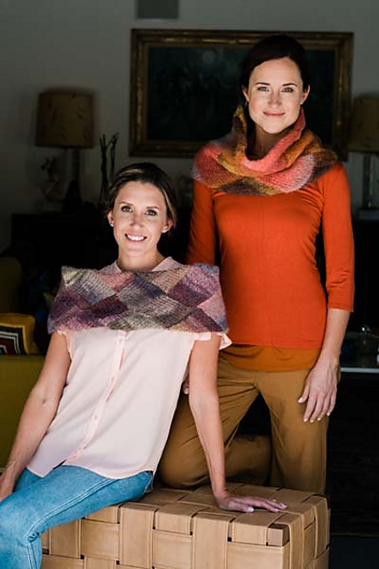 5901C Entrelac Tubular Cowl
