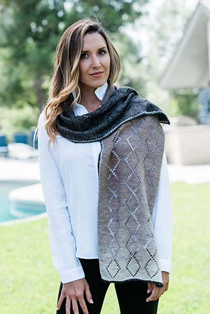 5901K Eyelet Diamond Scarf/Wrap