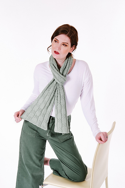 6101J Cardiff Cashmere Moving Cable Scarf