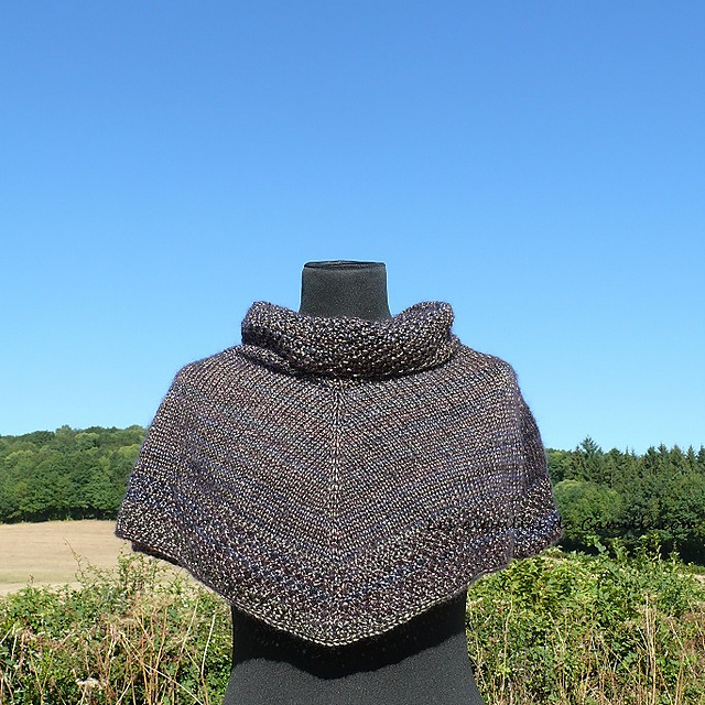 Shadow Capelet