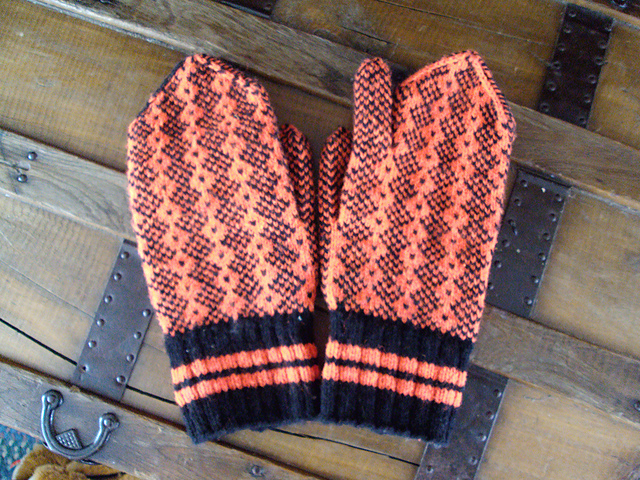 Labrador Diamonds Mittens or Shooting Gloves