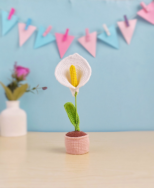 Ravelry Calla Lily Flower pattern by Ines Abad