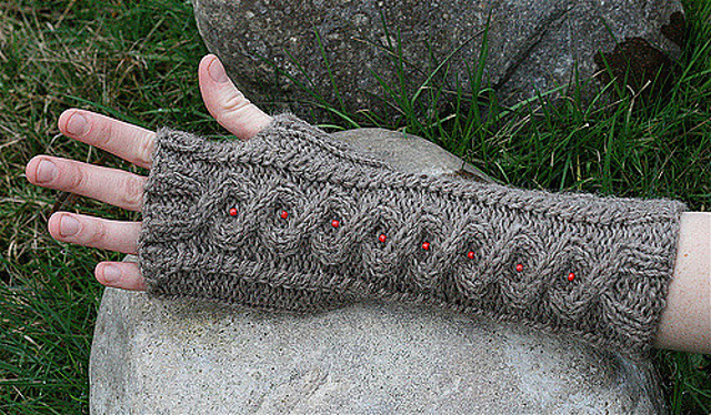 Cabled Glovelets