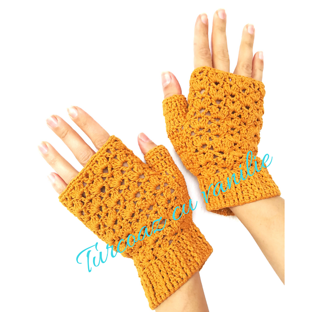 Julia Lace Mittens