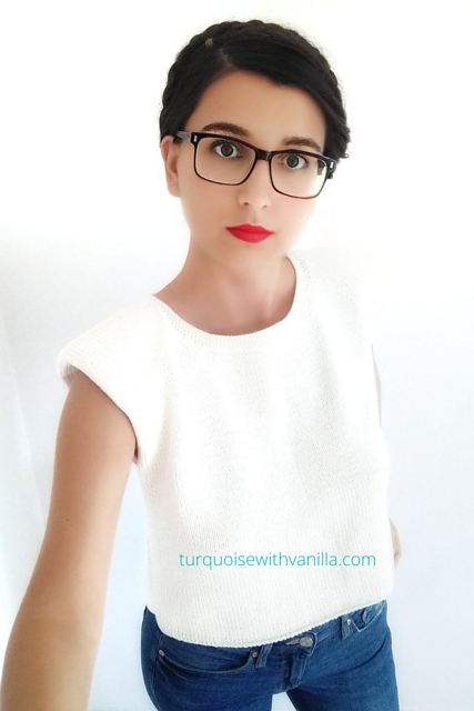 Padded shoulder T-shirt