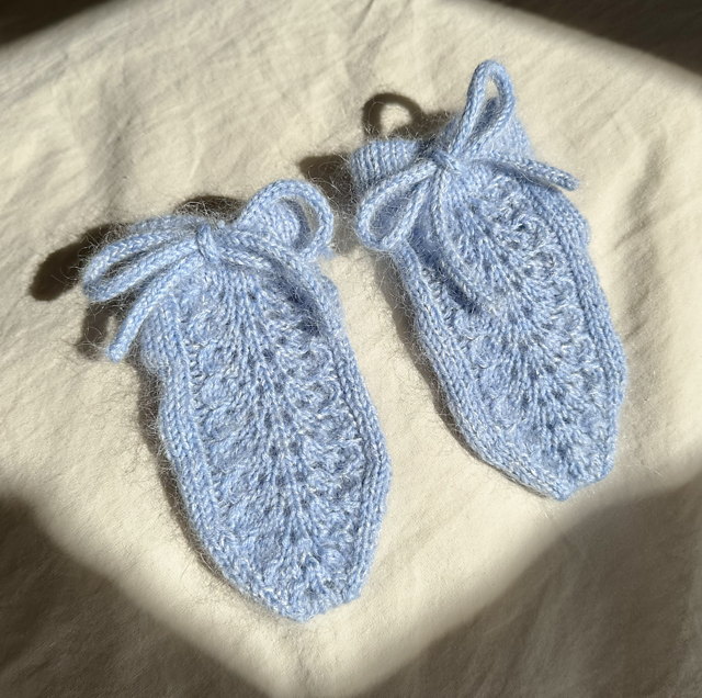 Acanthus Baby Socks