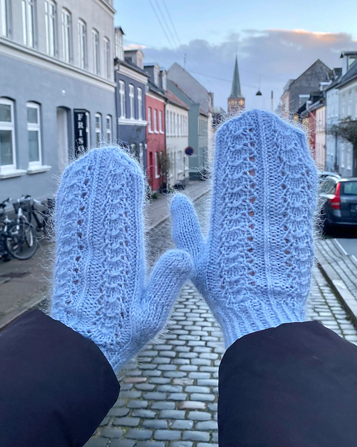 Shell Mittens