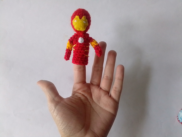finger puppets super hero Iro