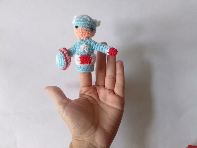 finger puppets super hero Capt