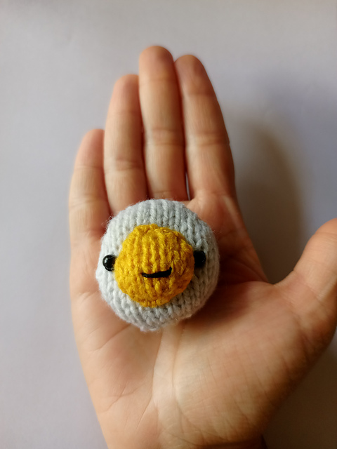 Mini Egg (Brooch or Pin)