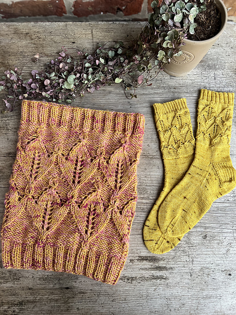 Twin Flowers Cowl