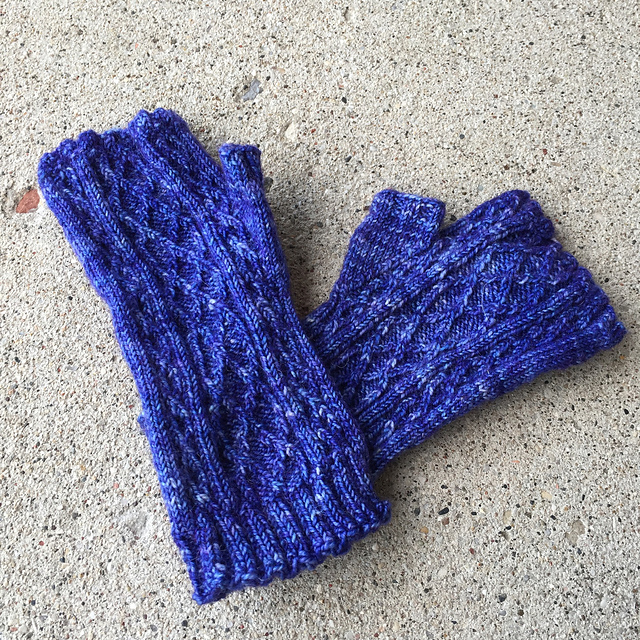 Perfect Fit Cabled Mitts