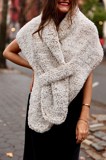 Ravelry: Soirée Stole pattern by Alexandra Tavel