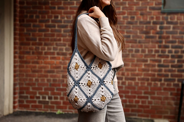Ravelry: Harlow Market Tote pattern by Alexandra Tavel