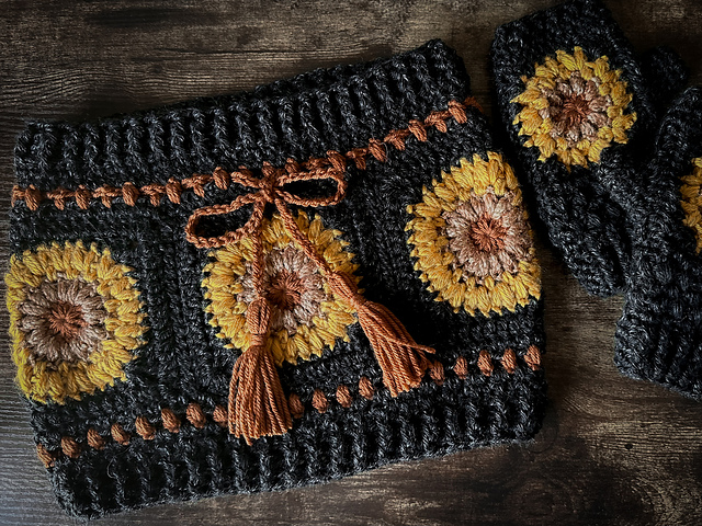 Cascade Motif Cowl