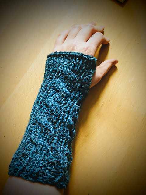 Easy Twisted Arm Warmers