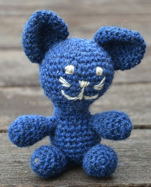 A little blue cat/En liten blå katt