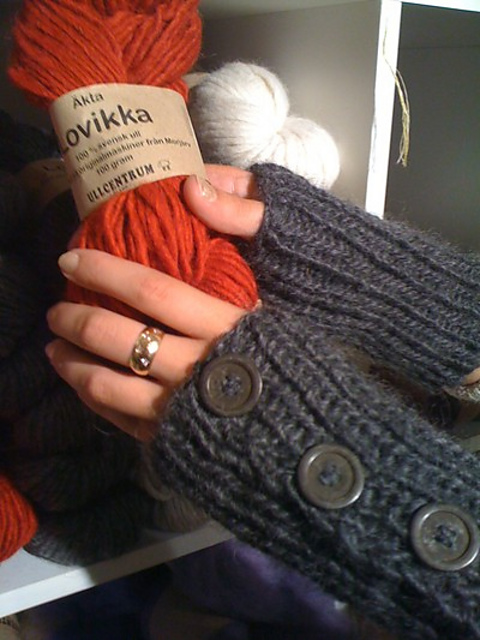 Autumnal wristwarmers/Höstliga pulsvärmare