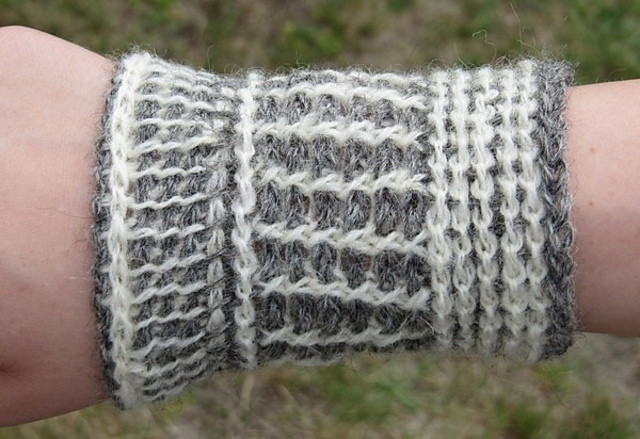 3-stitch wristwarmers/Pulsvärmare i 3 tekniker