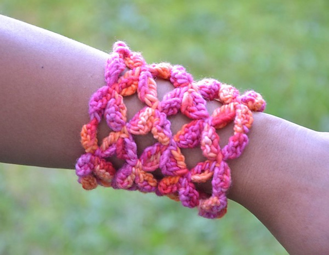 Lacy wristlet/Pulsvärmare i mellanspets