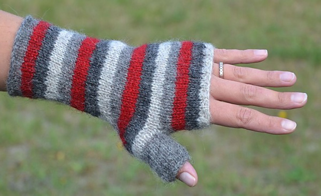 Stripy half mitts/Randiga halvvantar