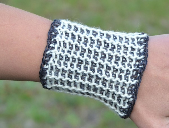 Cro-hooked grid pattern/Dubbelkrokat rutmönster