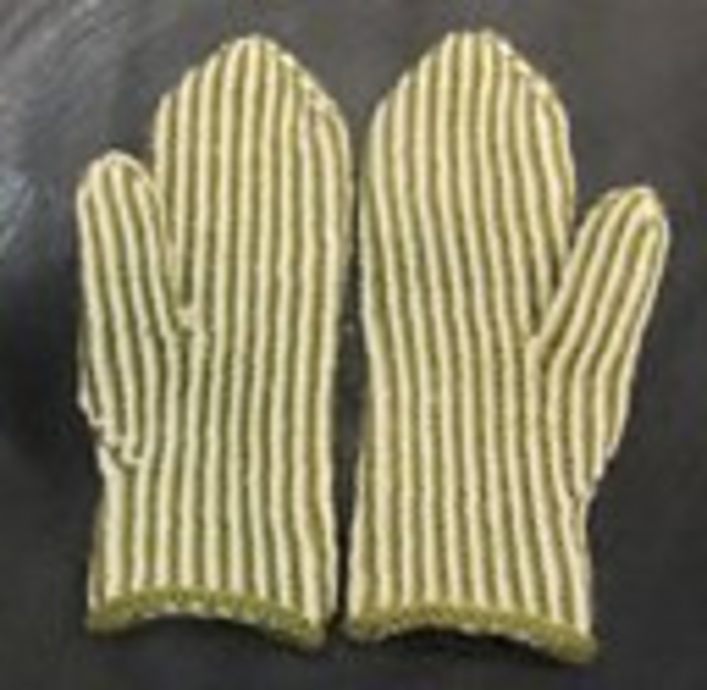 Stripy twined mitts/Randiga tvåändsstickade vantar