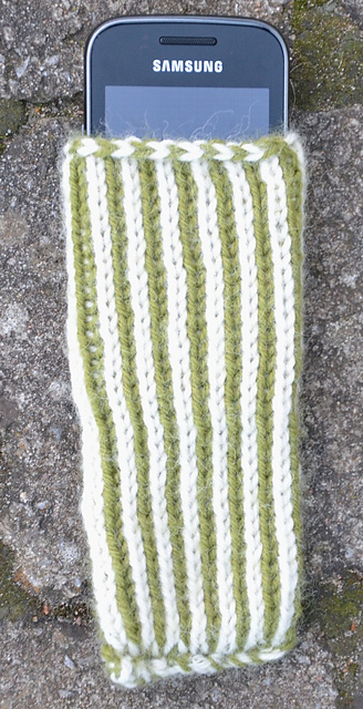 Like mitts - like mobile phone case/Såna vantar - sånt mobilfodral