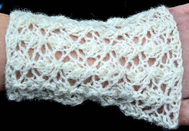 Fern cuffs/Ormbunksmuddar