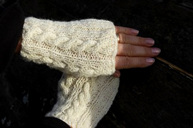 Cabled wristlets